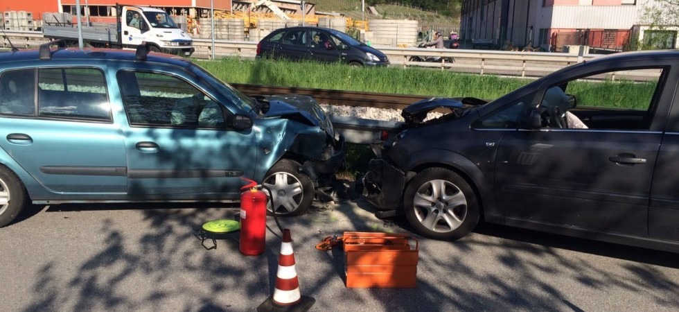 Il frontale in via dell'Ora del Garda
